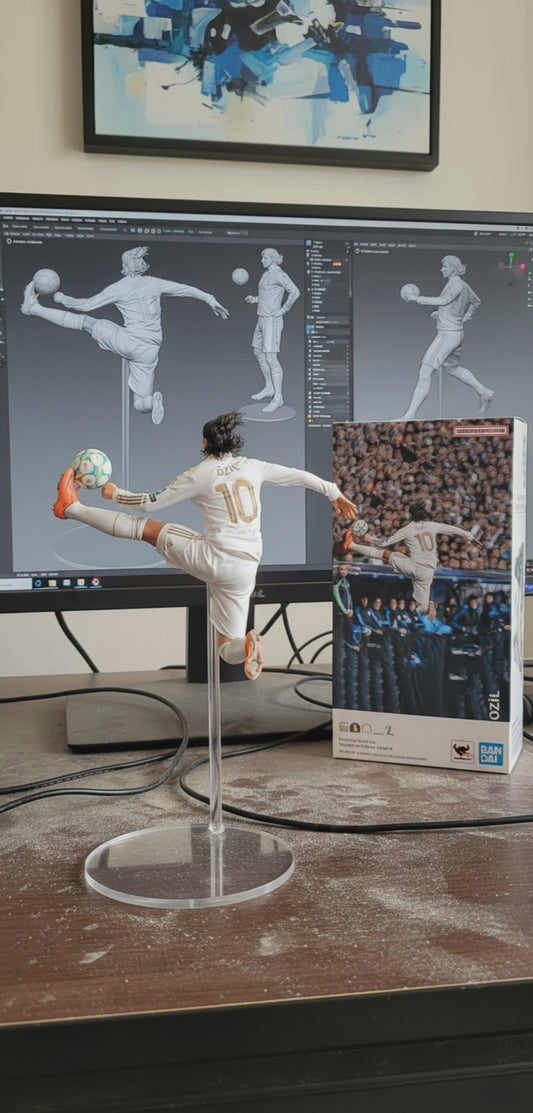 Mesut Ozil Colectibille Figurine | Real Madrid